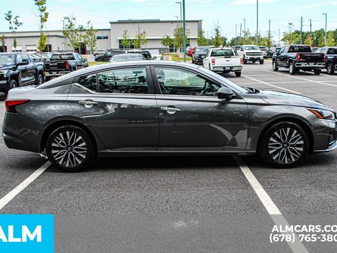 Used 2024 Nissan Altima 2.5 SV FWD image 8