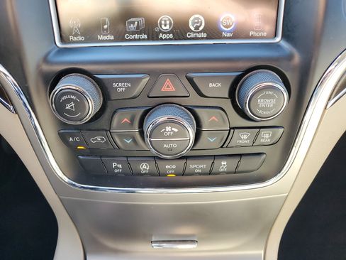 Used 2017 Jeep Grand Cherokee Limited image 34