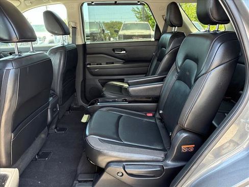 Used 2023 Nissan Pathfinder SL w/ SL Premium Package AWD/4WD image 8