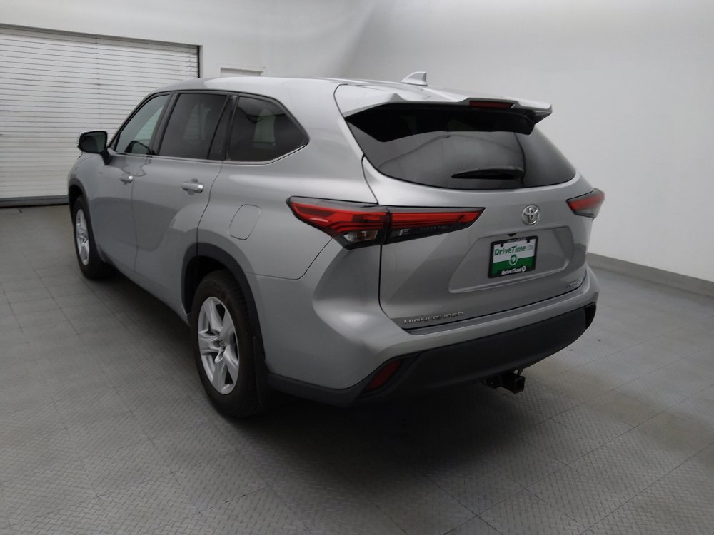 Used 2021 Toyota Highlander LE AWD/4WD image 5