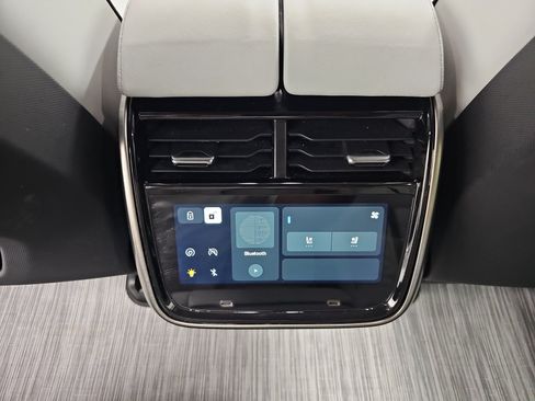Used 2024 Rivian R1S Adventure AWD/4WD image 30