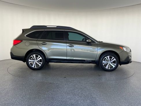 Used 2019 Subaru Outback 2.5i Limited AWD/4WD image 2