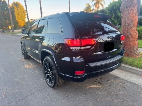 Used 2019 Jeep Grand Cherokee Altitude RWD image 10