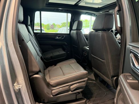 Certified 2024 Chevrolet Suburban LT w/ Luxury Package AWD/4WD image 10