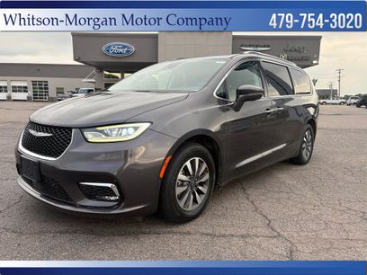 Used 2021 Chrysler Pacifica Touring-L w/ Uconnect Theater Family Group