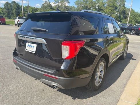 Used 2022 Ford Explorer Limited w/ Equipment Group 301A RWD image 6