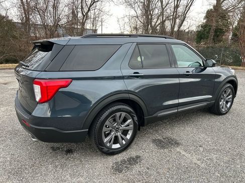 Used 2022 Ford Explorer XLT w/ Equipment Group 202A image 6