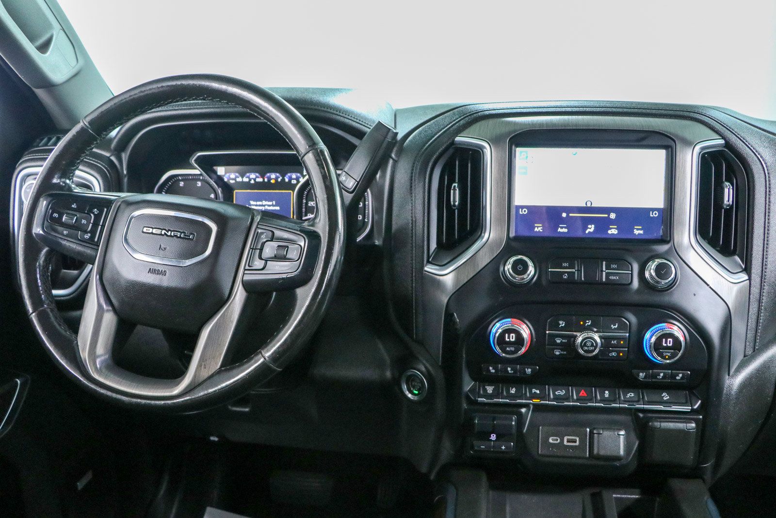 Used 2021 GMC Sierra 2500 Denali w/ Denali Ultimate Package AWD/4WD image 17