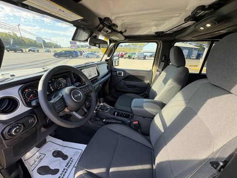 Used 2025 Jeep Wrangler Sport image 38