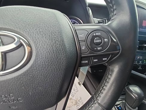 Used 2022 Toyota Camry SE FWD image 18