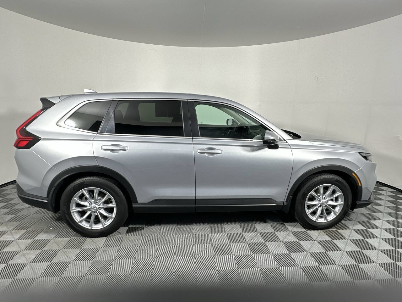 Used 2025 Honda CR-V EX image 2