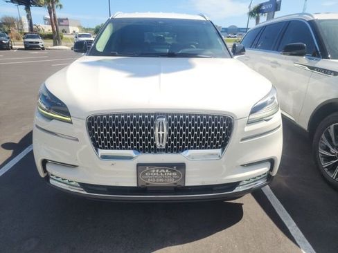Used 2020 Lincoln Aviator Reserve w/ Elements Package Plus image 2