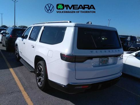 Used 2024 Jeep Wagoneer L Series III w/ Flexible Seating Group AWD/4WD image 3