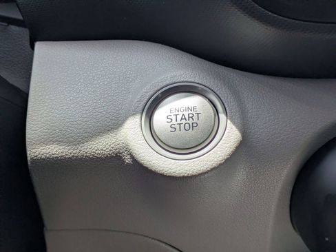 Used 2025 Hyundai Venue SEL FWD image 24