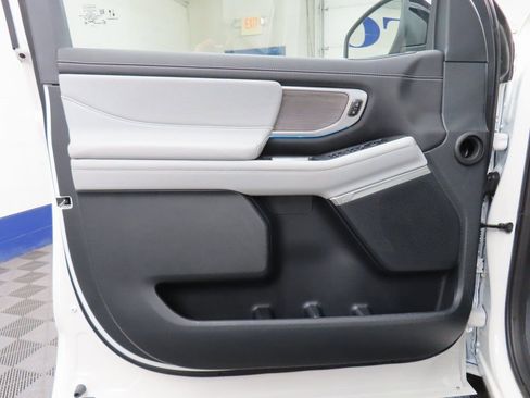 Used 2025 Ford Expedition Max Platinum w/ Platinum Ultimate Package image 63