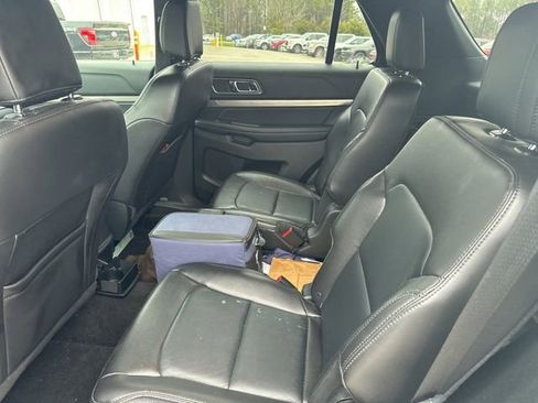 Used 2018 Ford Explorer XLT w/ Equipment Group 202A image 18