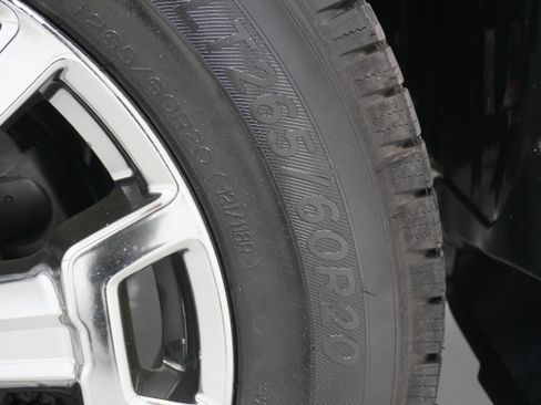 Used 2017 Nissan Titan SV image 26