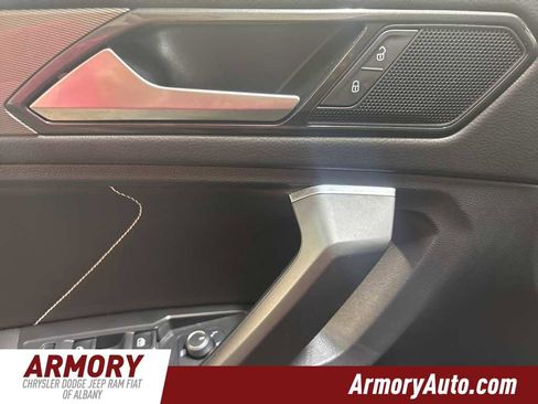 Used 2022 Volkswagen Tiguan SE image 9