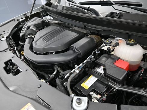 Used 2024 Chevrolet Traverse LT AWD/4WD image 13