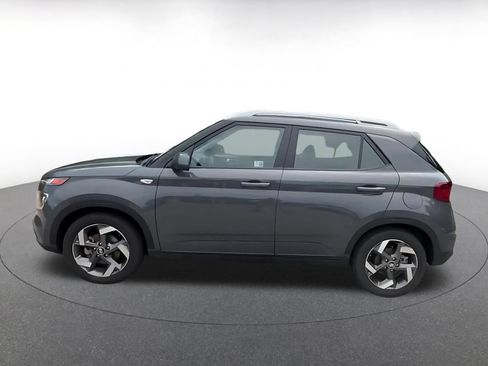 Used 2025 Hyundai Venue SEL FWD image 9