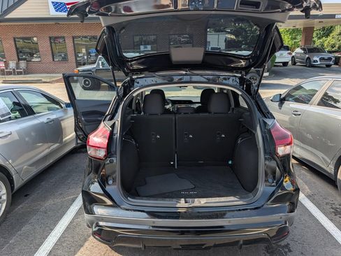 Used 2022 Nissan Kicks S FWD image 5