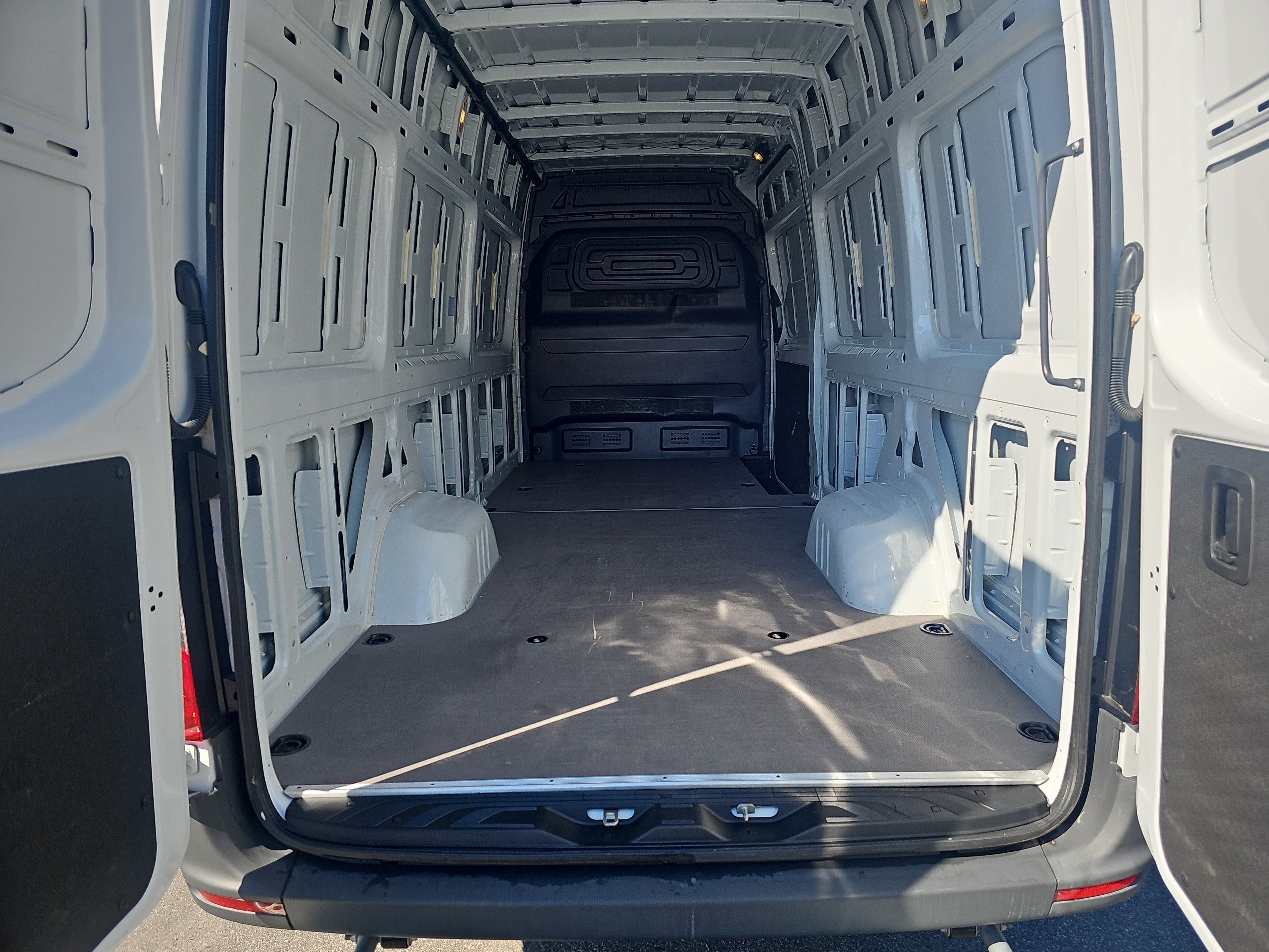 Used 2025 Mercedes-Benz Sprinter 3500 image 13
