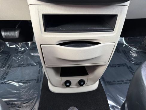 Used 2018 Dodge Grand Caravan SE w/ UConnect Hands-Free Group FWD image 27