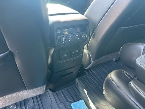 Used 2021 GMC Acadia SLT w/ Elevation Edition image 26