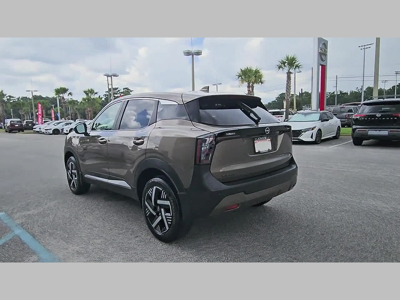 Used 2025 Nissan Kicks SV FWD image 31
