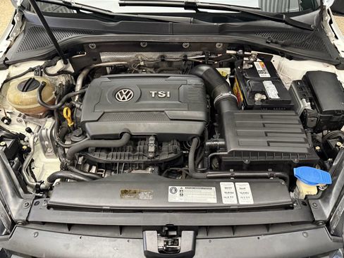 Used 2015 Volkswagen Golf S image 19