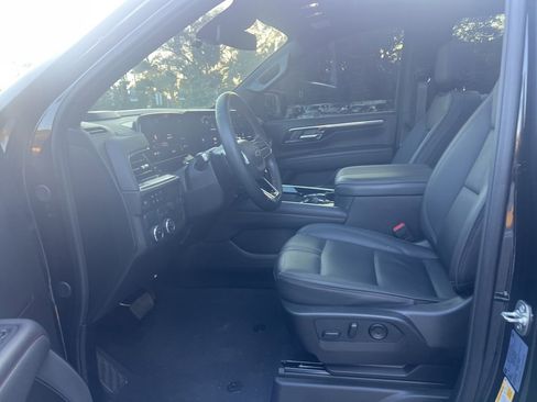 Used 2025 Chevrolet Suburban RST w/ Comfort Package image 18