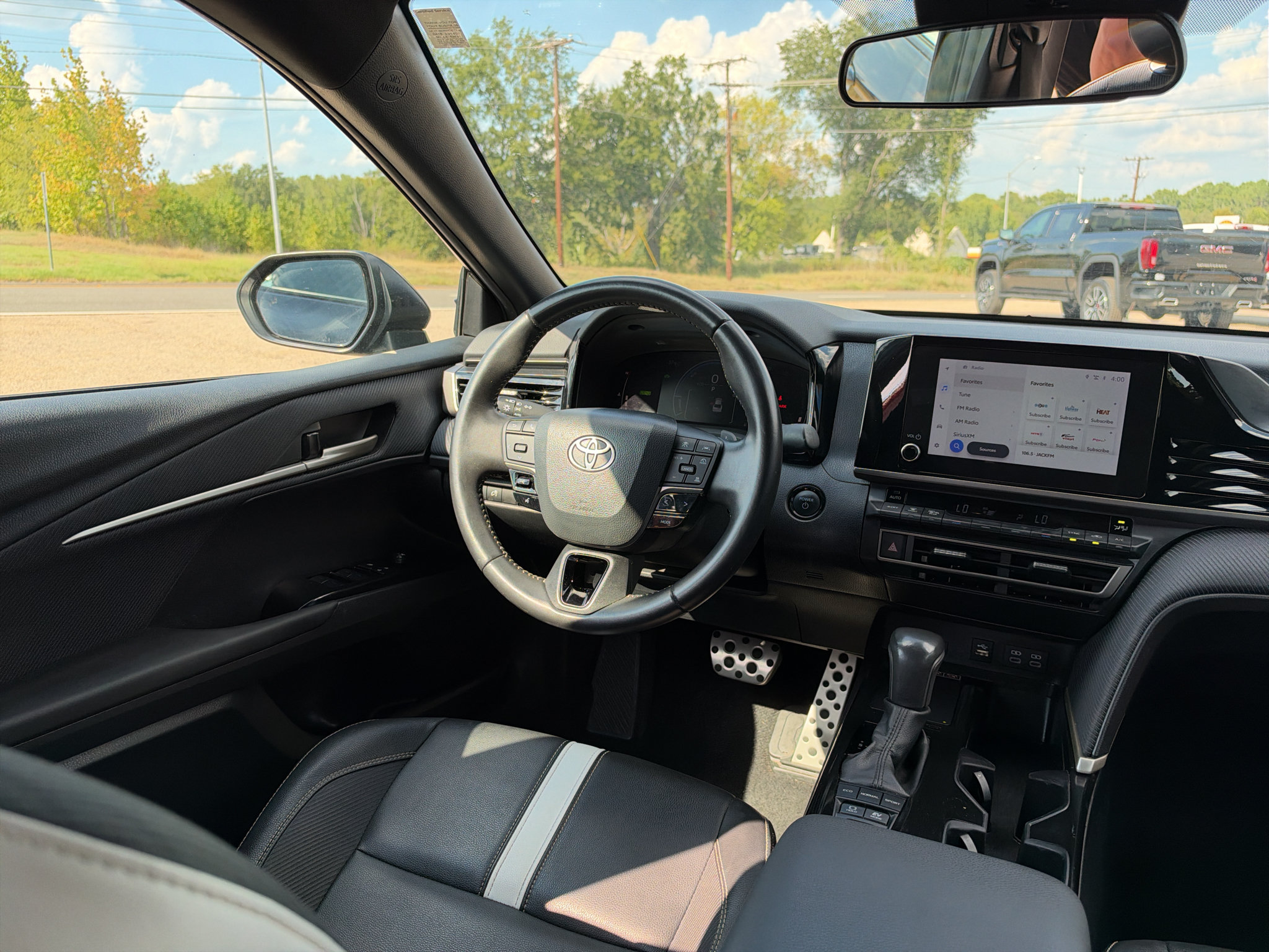Used 2025 Toyota Camry SE FWD image 18