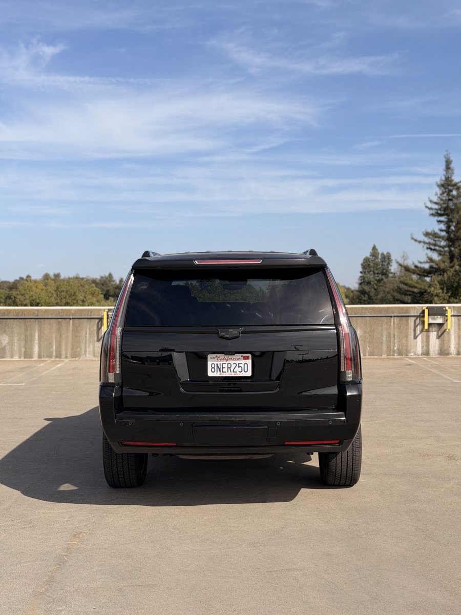 Used 2017 Cadillac Escalade Luxury AWD/4WD image 4