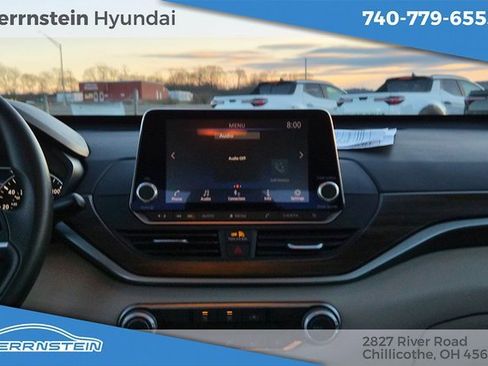 Used 2024 Nissan Altima 2.5 SV image 10