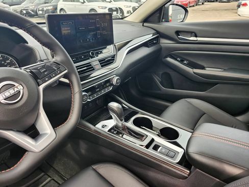 Used 2025 Nissan Altima 2.5 SR w/ SR Premium Package AWD/4WD image 8