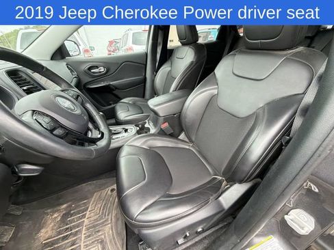 Used 2019 Jeep Cherokee Latitude Plus AWD/4WD image 13