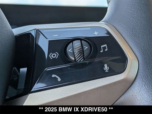 Used 2025 BMW iX xDrive50 image 18
