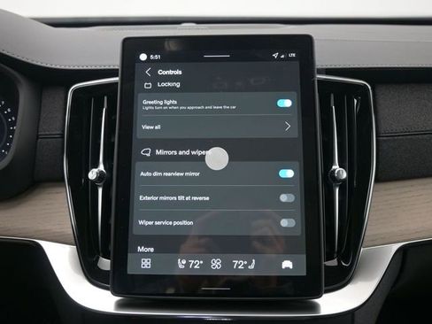 New 2026 Volvo XC90 B6 Plus w/ Protection Package Premier image 18