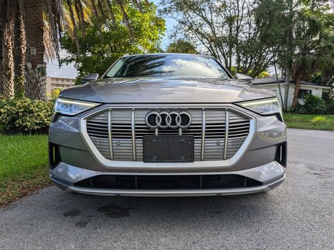 Used 2021 Audi e-tron Premium w/ Towing Package image 75