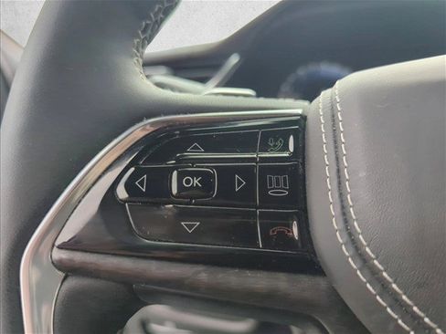 Used 2023 Jeep Grand Cherokee Overland AWD/4WD image 12