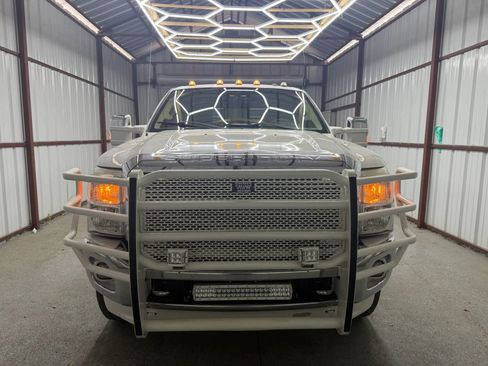 Used 2011 Ford F250 Lariat w/ Lariat Ultimate Pkg image 2