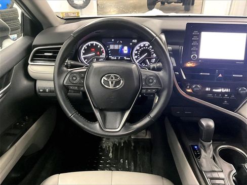 Used 2022 Toyota Camry SE image 17