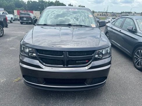 Used 2020 Dodge Journey SE w/ SE Popular Equipment Group FWD image 2