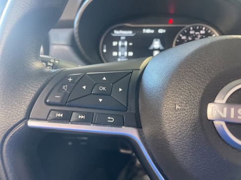 Used 2025 Nissan Versa SV image 27