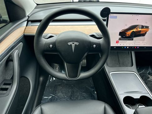 Used 2024 Tesla Model Y Performance AWD/4WD image 16