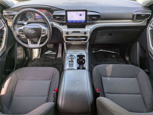 Used 2024 Ford Explorer XLT RWD image 18