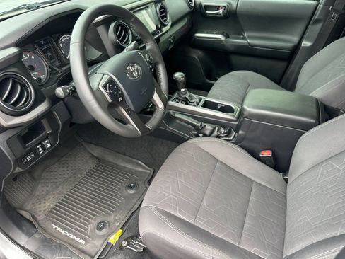 Used 2017 Toyota Tacoma TRD Sport w/ Premium & Technology Package AWD/4WD image 9