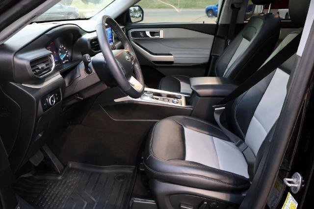 Used 2023 Ford Explorer XLT w/ Equipment Group 202A AWD/4WD image 19