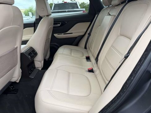 Used 2017 Jaguar F-PACE Prestige AWD/4WD image 11