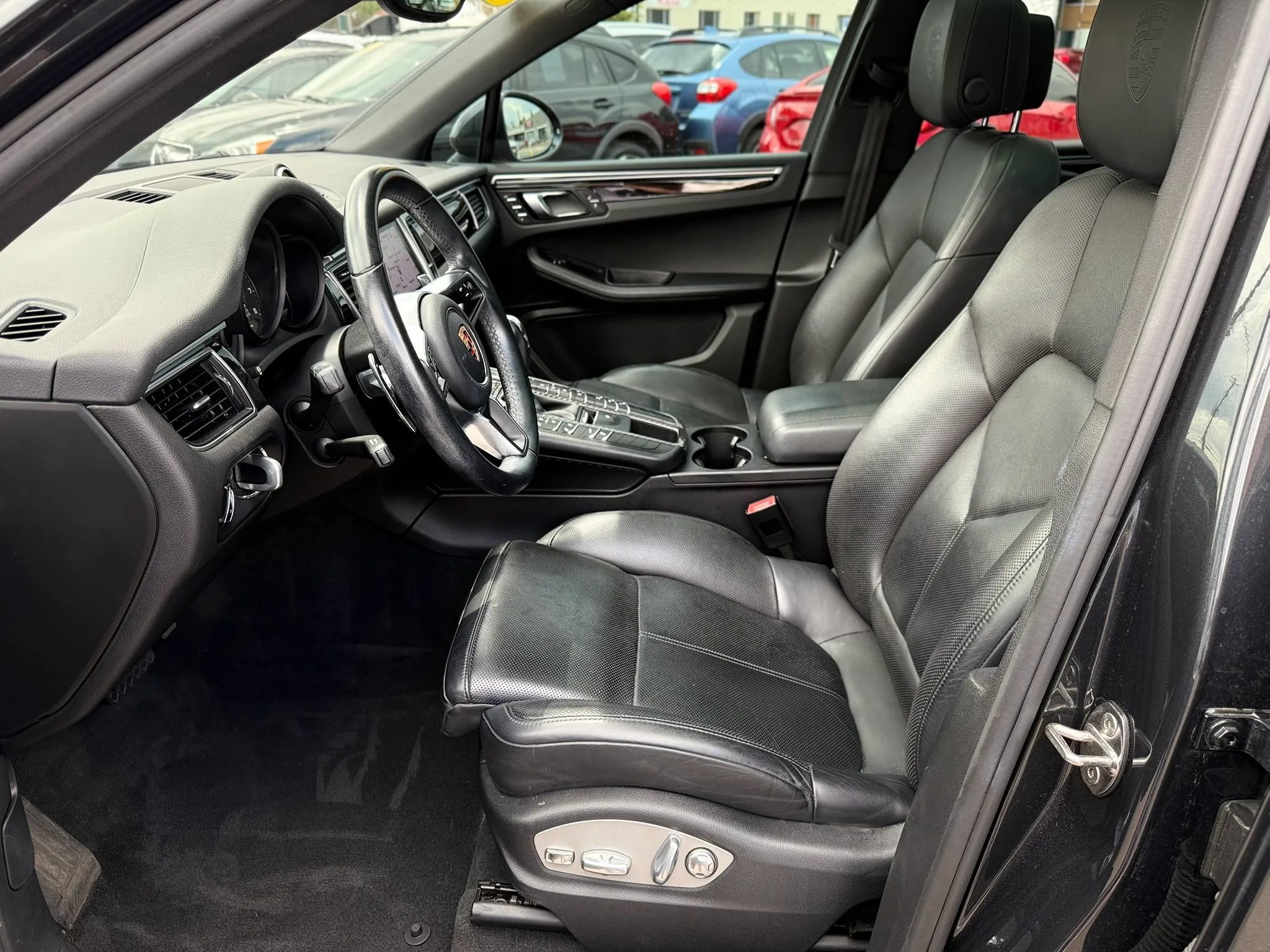Used 2018 Porsche Macan Sport Edition AWD/4WD image 12